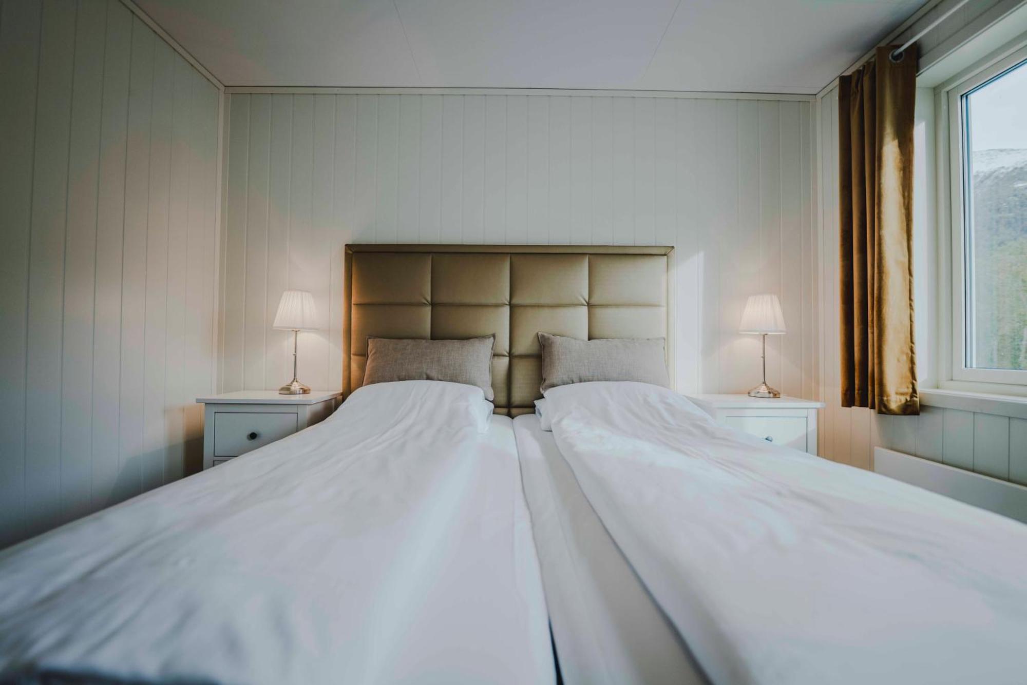 Loen Apartments Bagian luar foto