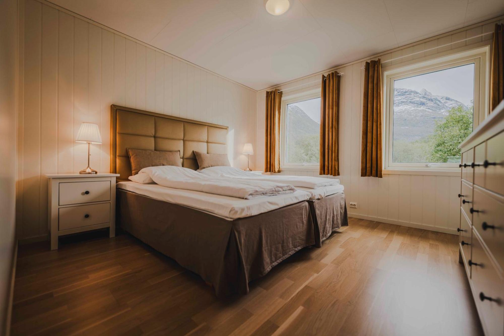 Loen Apartments Bagian luar foto