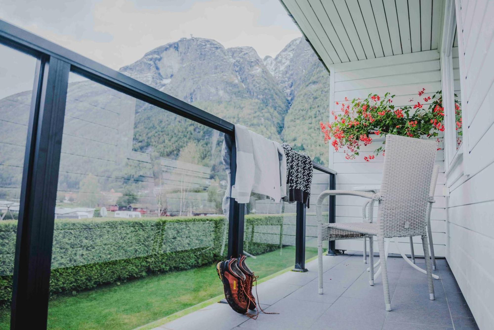 Loen Apartments Bagian luar foto