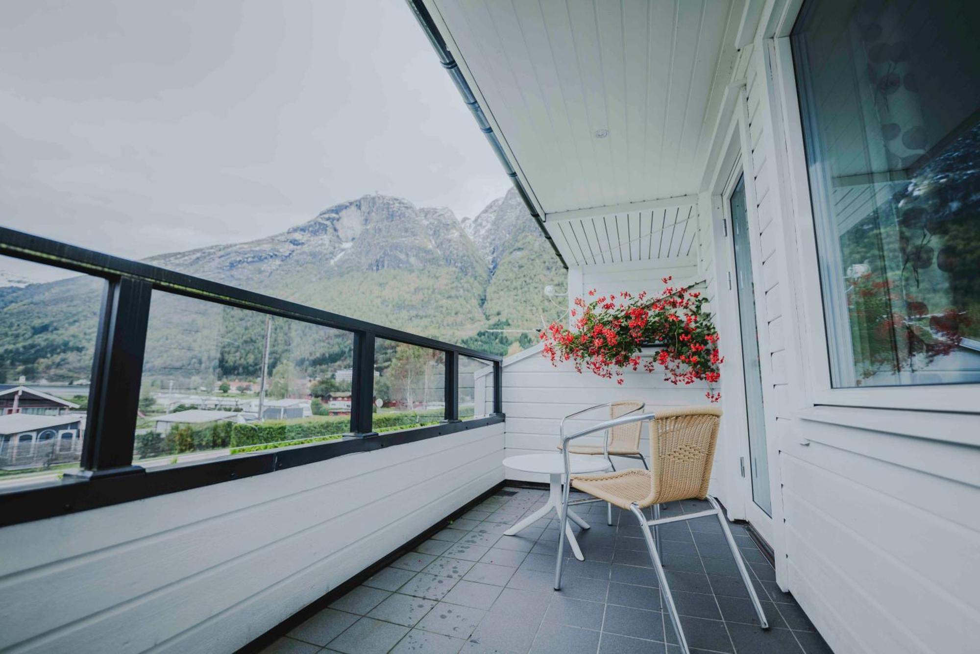 Loen Apartments Bagian luar foto